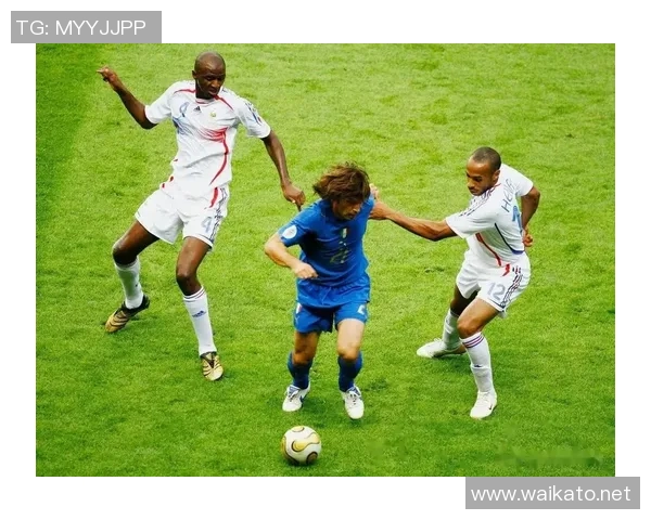 近年来退役的足球明星盘点与他们的传奇故事回顾