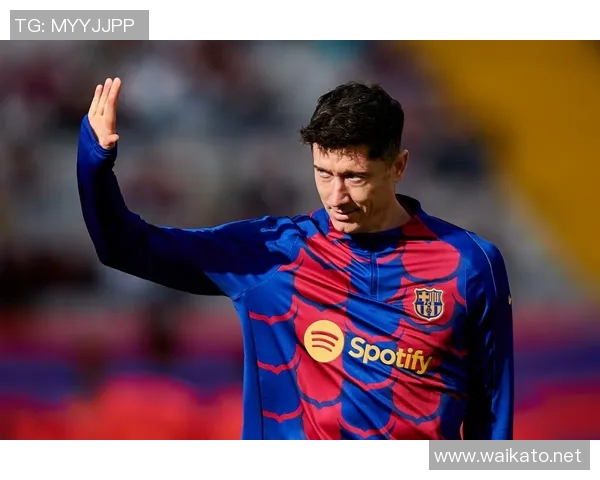 足球明星为何在赛场上展现超凡实力与魅力的深层原因解析